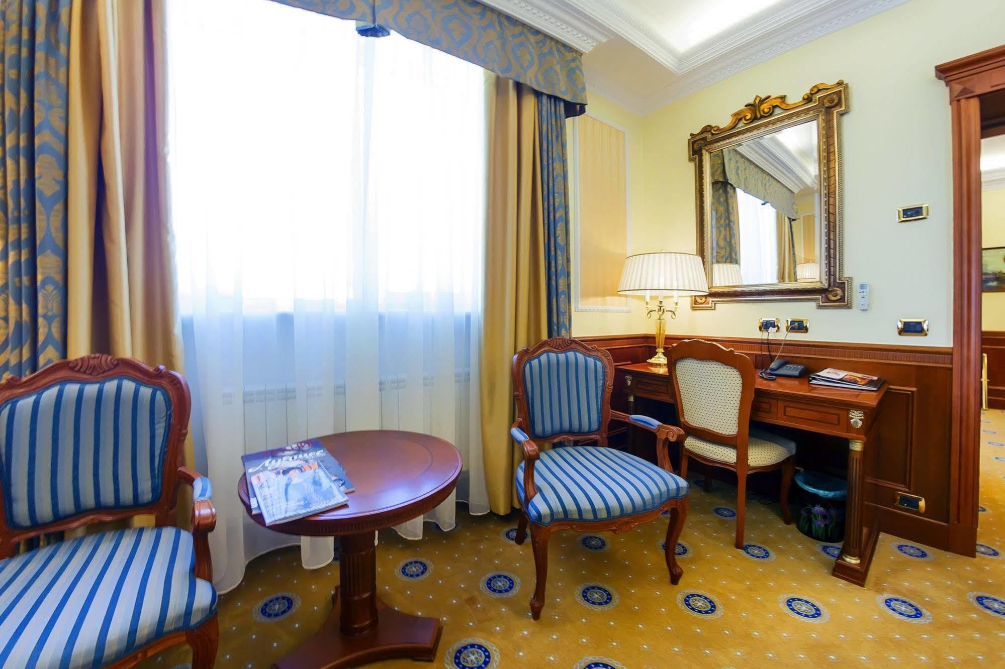 Parus Hotel Хабаровськ Екстер'єр фото